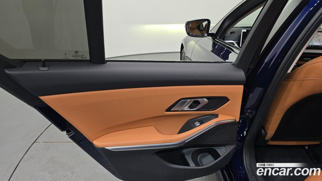 BMW 3-Series 320i, 2025
