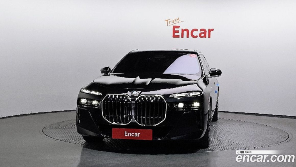 BMW 7-Series 740i xDrive M Sport, 2025