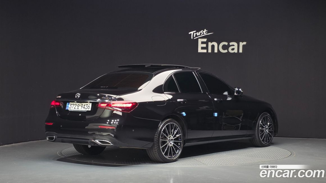 Mercedes-Benz E-Class E350 4MATIC AMG Line, 2023