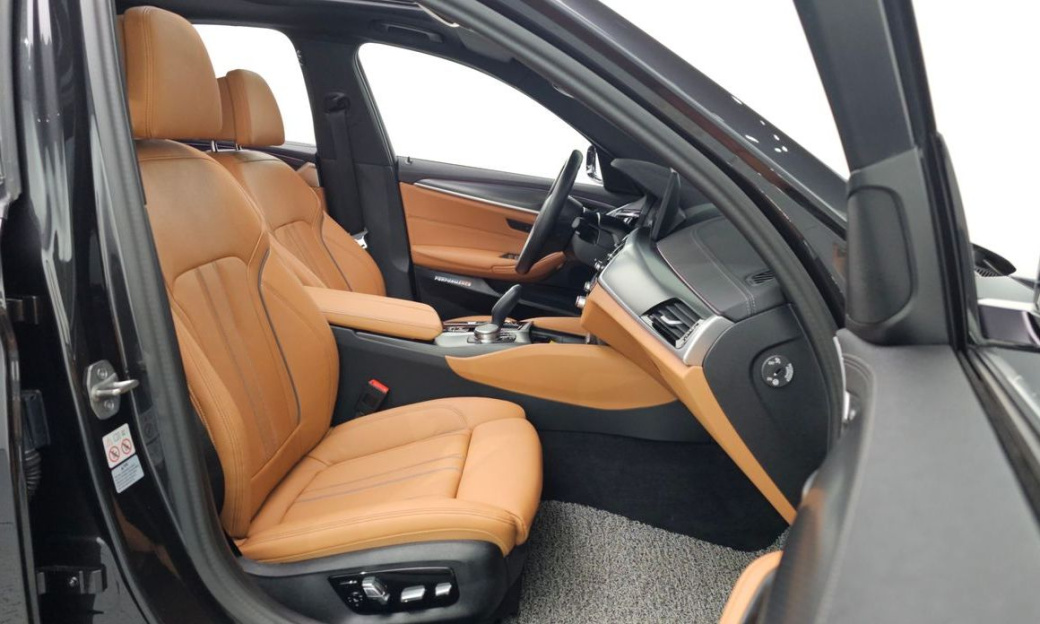 BMW 5-Series 520i M Sport, 2023
