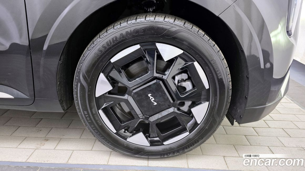 Kia Carnival 7-Seater Outdoor, 2025