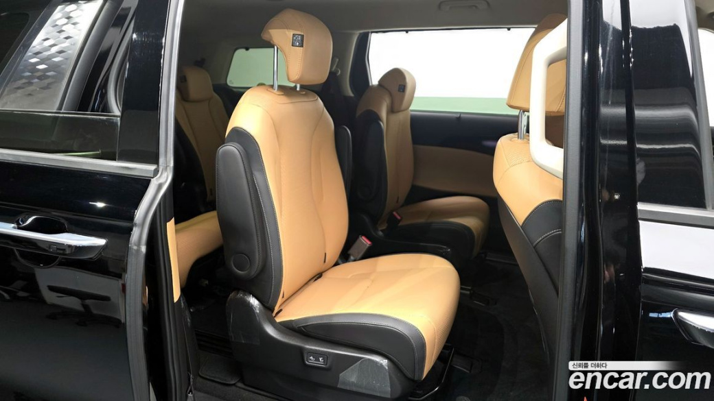 Kia Carnival 9-Seater Signature, 2023