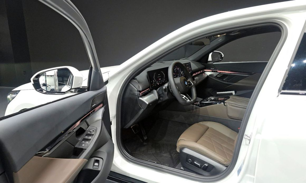 BMW 5-Series 520i M Sport, 2025