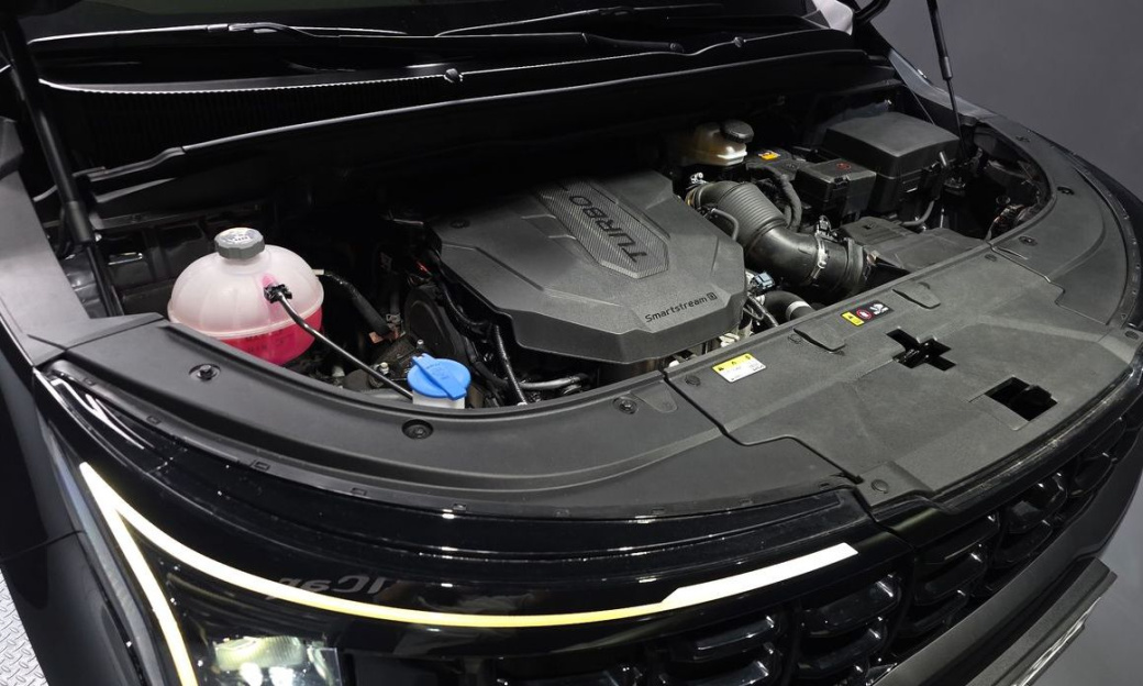 Kia Carnival 9-Seater Gravity, 2025