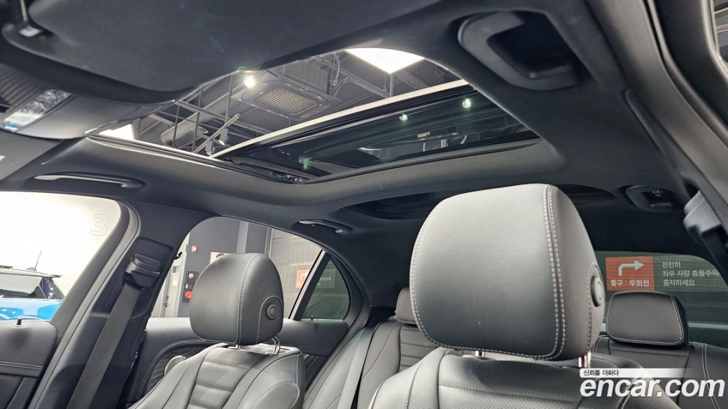Mercedes-Benz E-Class E350 4MATIC AMG Line, 2022
