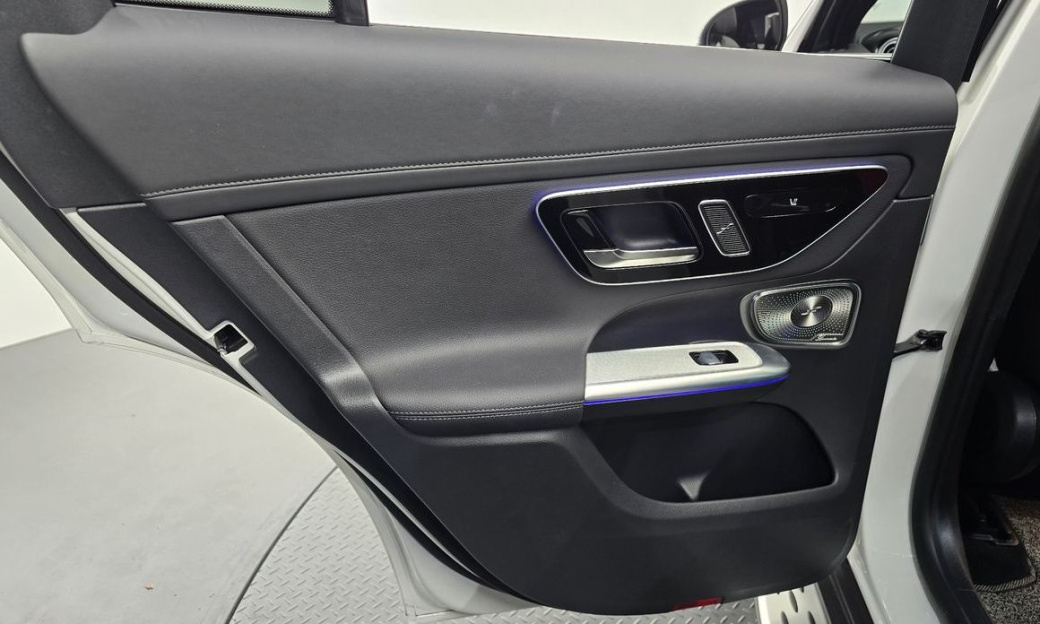 Mercedes-Benz GLC-Class GLC300 4MATIC AMG Line, 2025