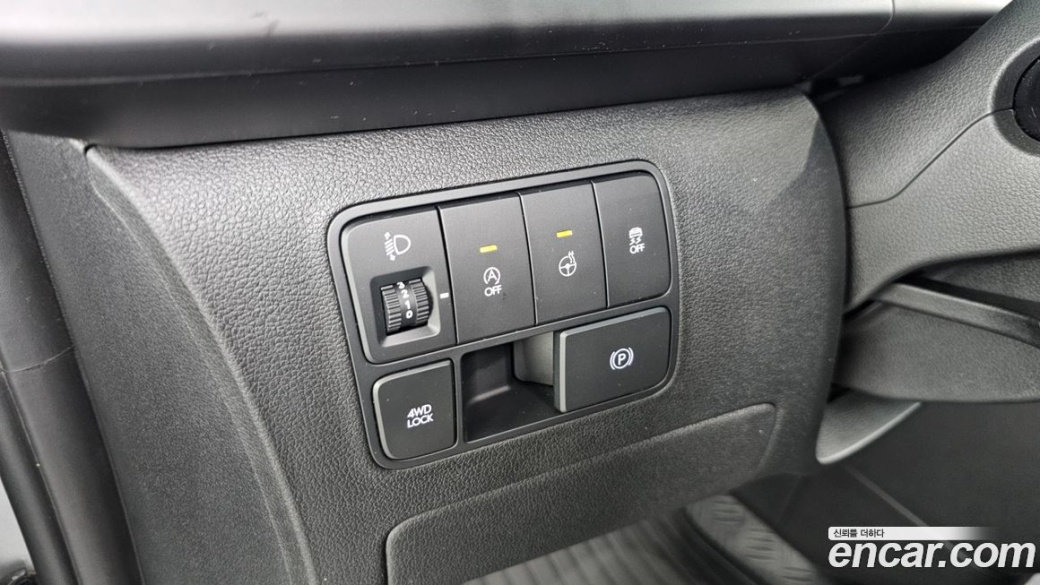 Hyundai Staria 4WD Tourer 9-Seater, 2023