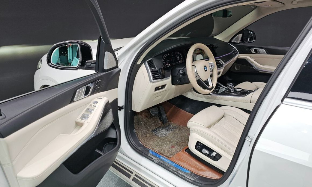 BMW X7 xDrive 40i Design Pure Excellence 7-Seater, 2022
