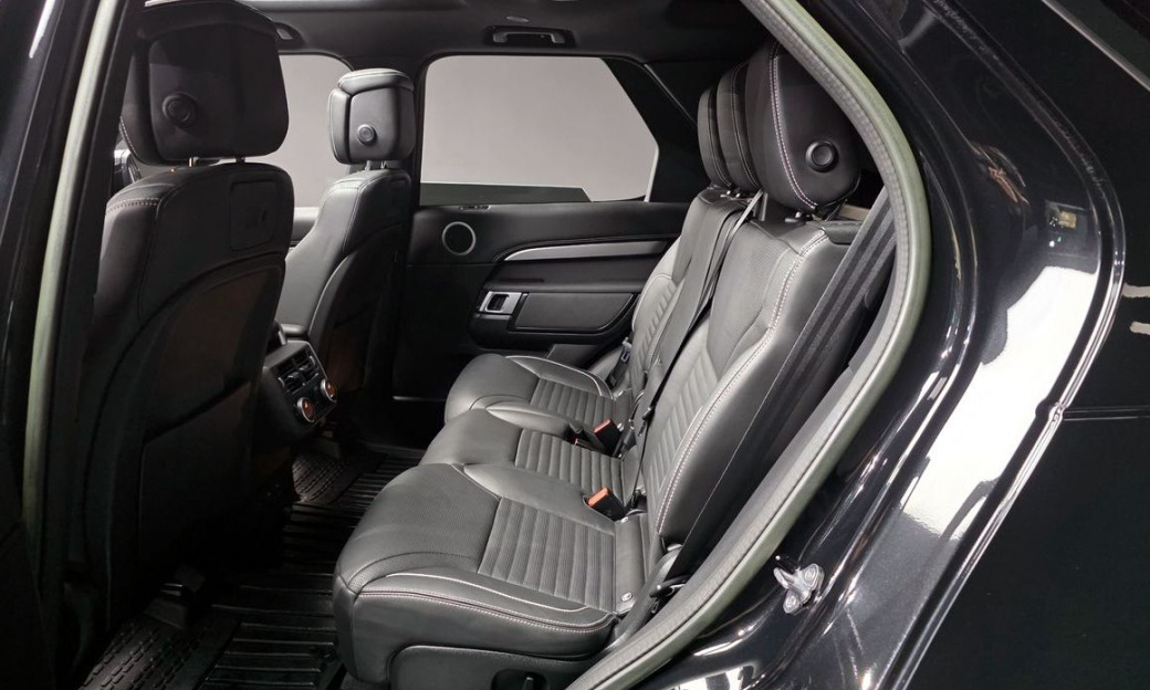 Land Rover Discovery P360 R-Dynamic SE, 2023