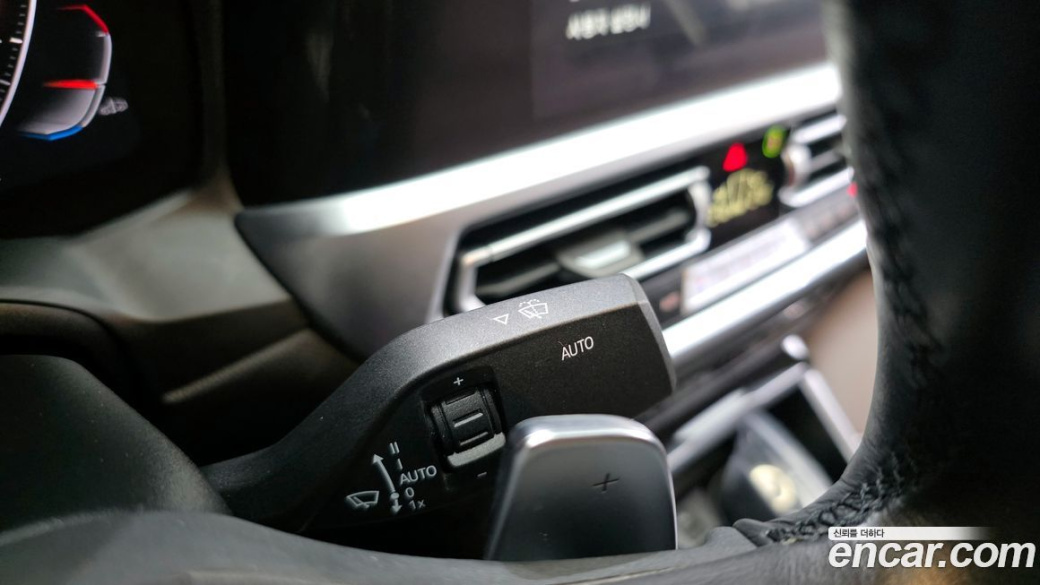 BMW 3-Series 320i Luxury, 2022