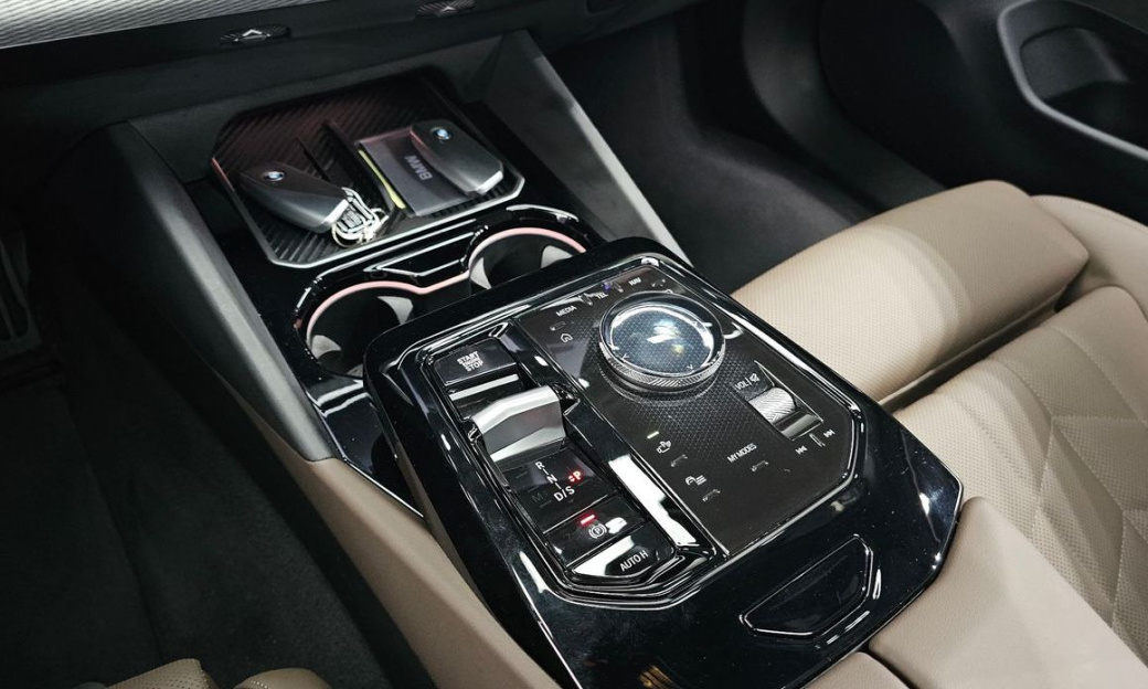 BMW 5-Series 520i M Sport, 2025