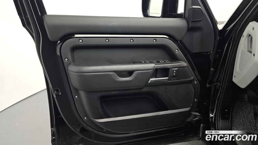 Land Rover Defender 110 P300 X-Dynamic SE, 2025