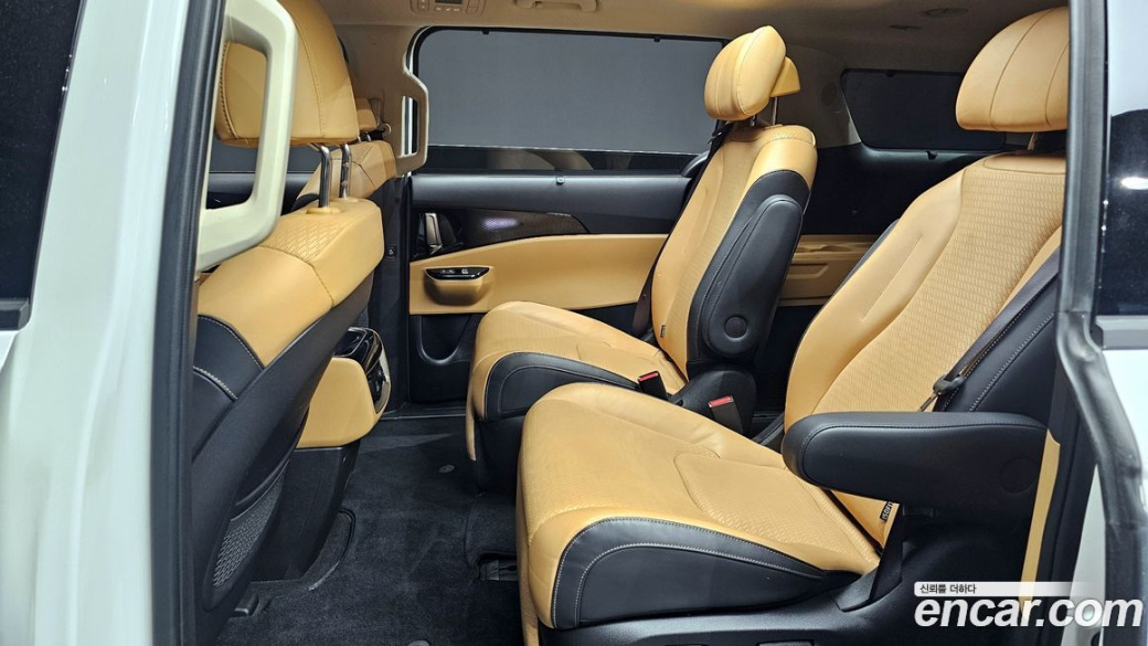 Kia Carnival 7-Seater Signature, 2023