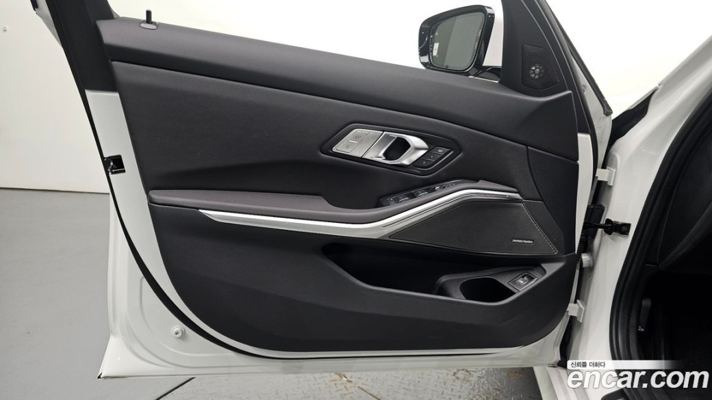 BMW 3-Series 320i M Sport, 2026