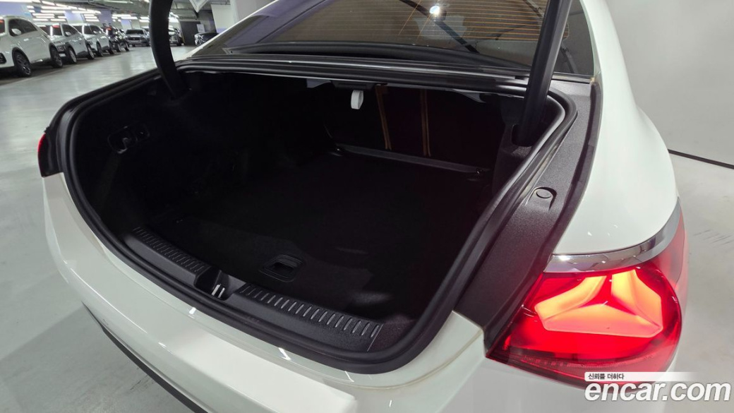 Mercedes-Benz E-Class E220d 4MATIC Exclusive, 2024