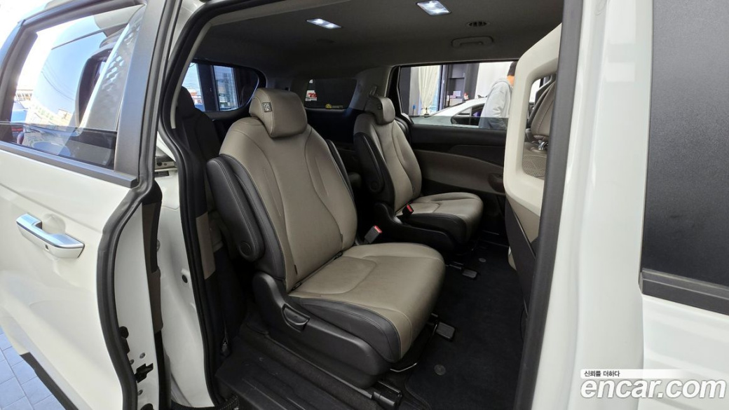 Kia Carnival 9-Seater Prestige, 2024