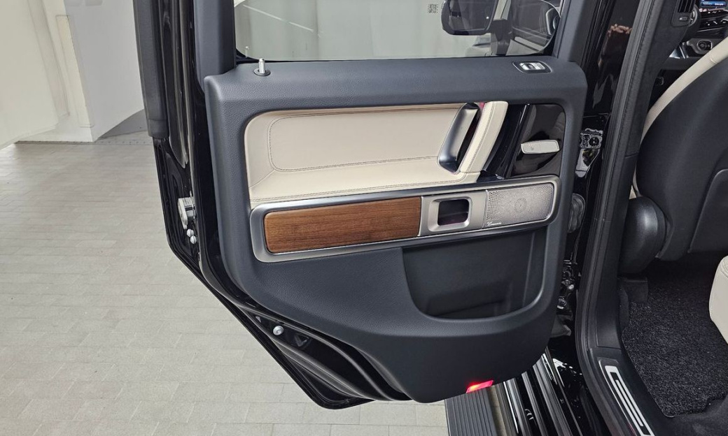 Mercedes-Benz G-Class G450d, 2025
