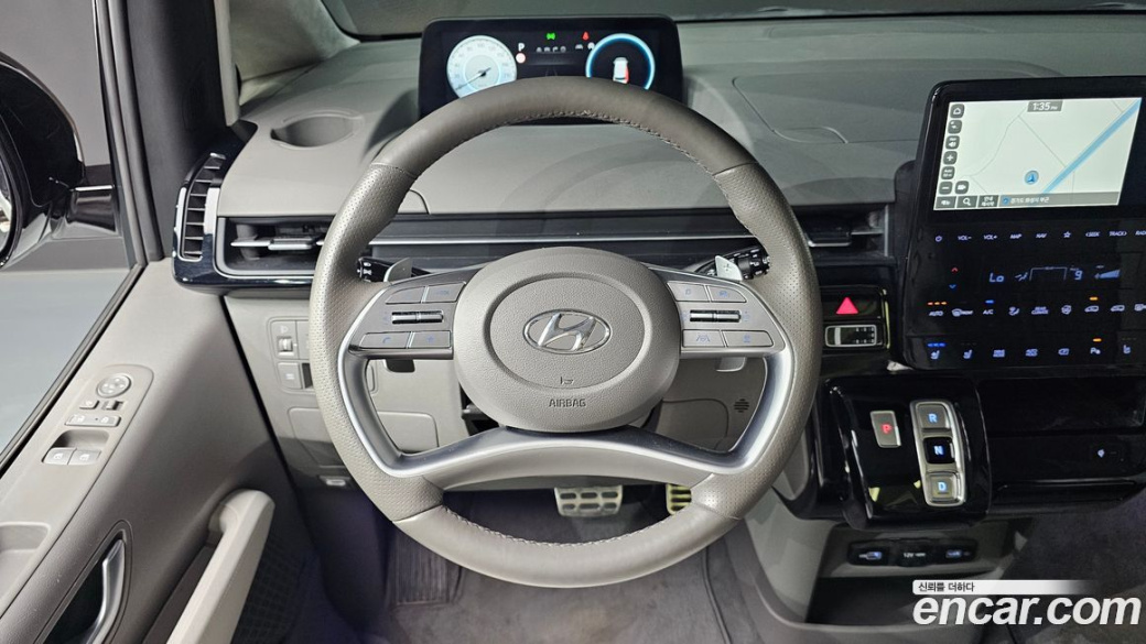 Hyundai Staria 4WD Lounge 9-Seater, 2023