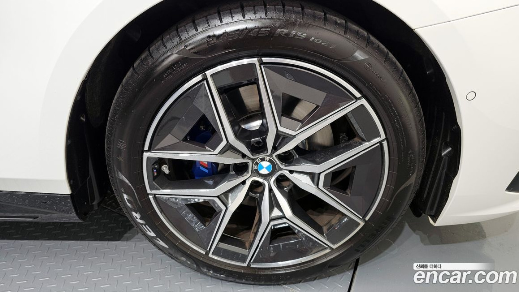 BMW 5-Series 520i M Sport, 2025