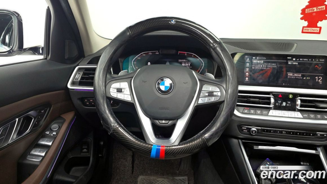 BMW 3-Series 320i Luxury, 2022