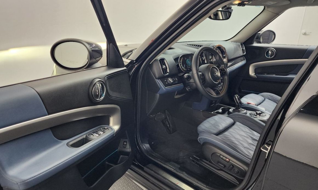 Mini Countryman ALL4 Classic Launch Pack, 2023