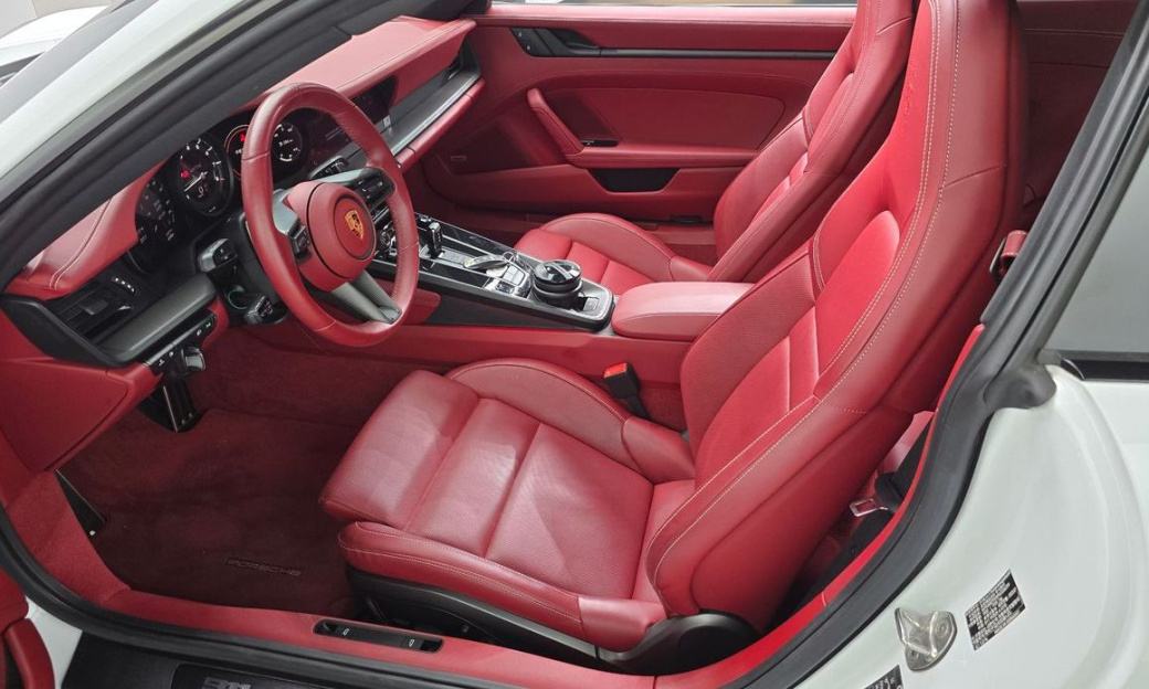 Porsche 911 Carrera 4 GTS, 2023