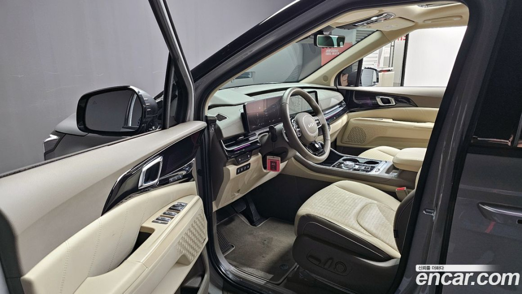 Kia Carnival 9-Seater Gravity, 2024