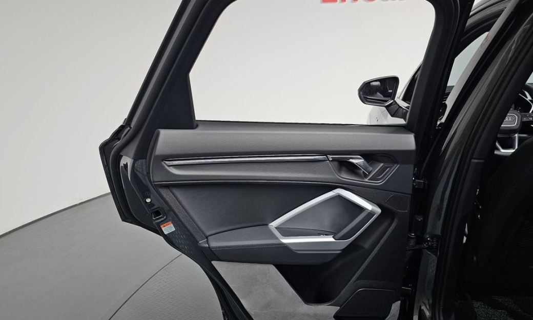 Audi Q3 35 TDI Premium, 2025