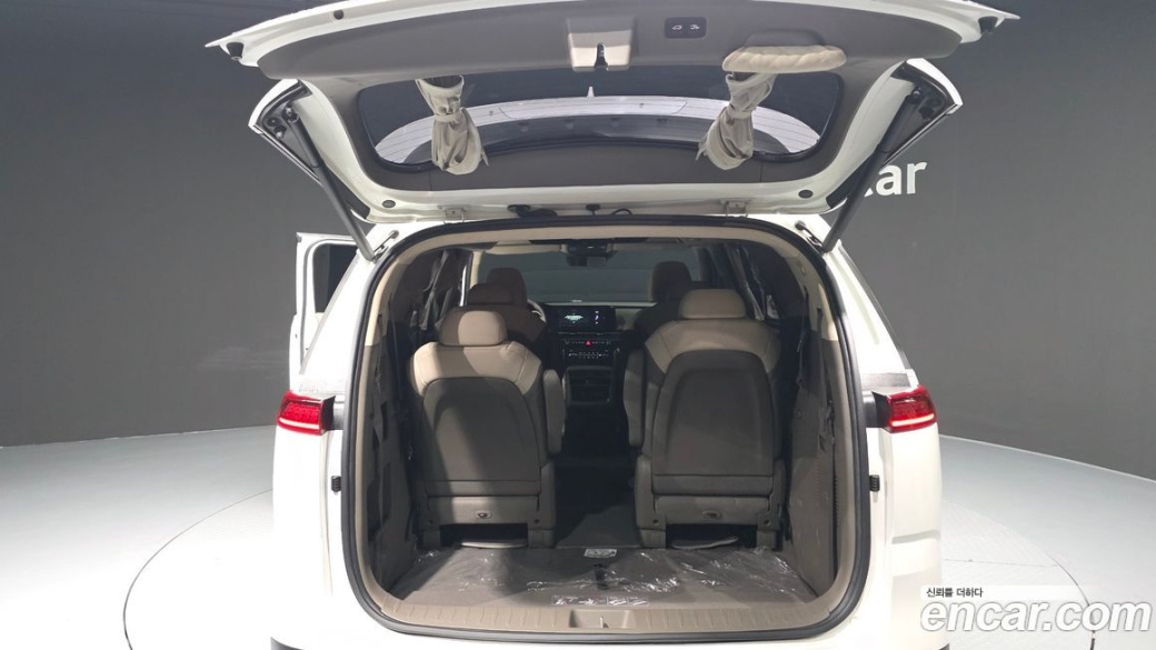 Kia Carnival 9-Seater Hi-Limousine, 2021