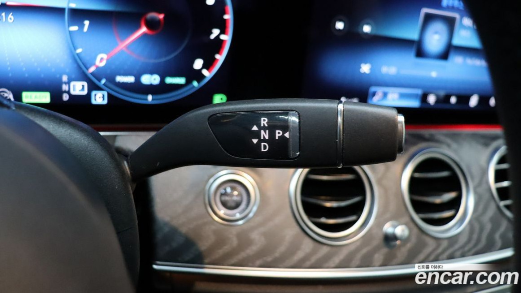 Mercedes-Benz E-Class E350 4MATIC Exclusive, 2023