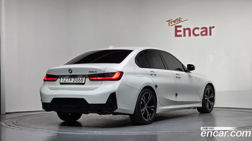 BMW 3-Series 320i M Sport, 2025