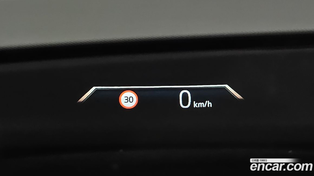 BMW 2-Series 220i Luxury, 2023