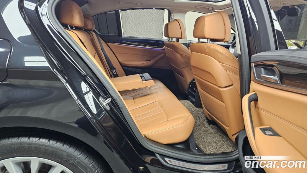 BMW 5-Series 520i Luxury, 2023
