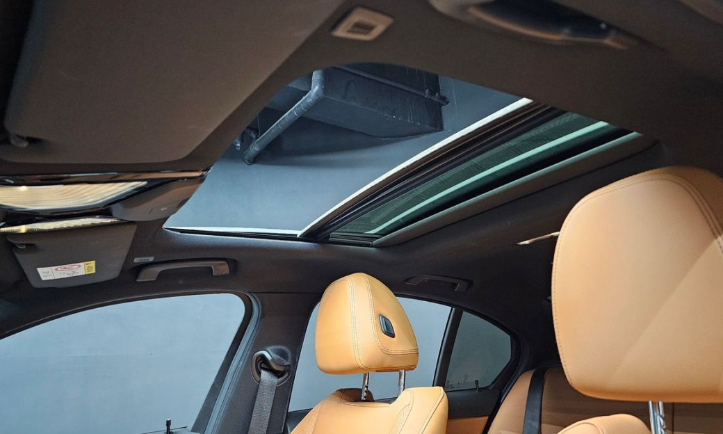 BMW 3-Series 320i M Sport, 2025