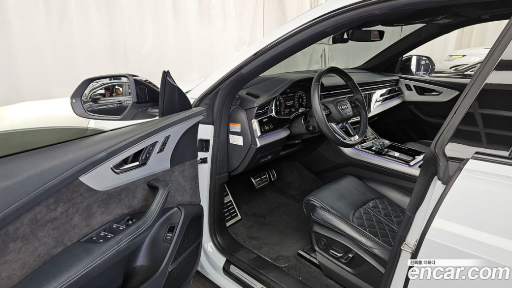 Audi Q8 55 TFSI Quattro Premium, 2022