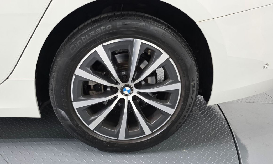 BMW 3-Series 320i, 2024