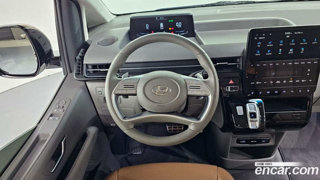 Hyundai Staria 2WD Camping Car, 2024