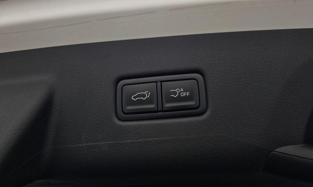 Kia Carnival 9-Seater Signature, 2025