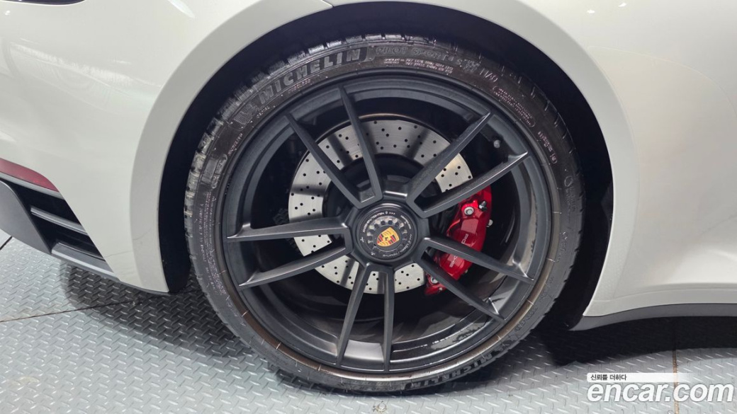 Porsche 911 Carrera GTS, 2023