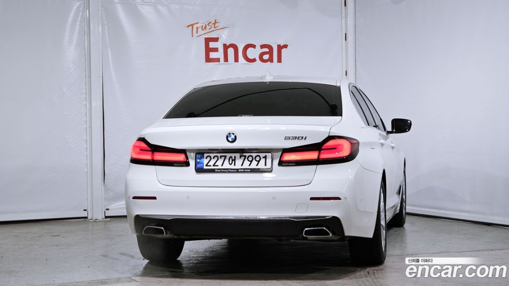 BMW 5-Series 530i Luxury, 2022