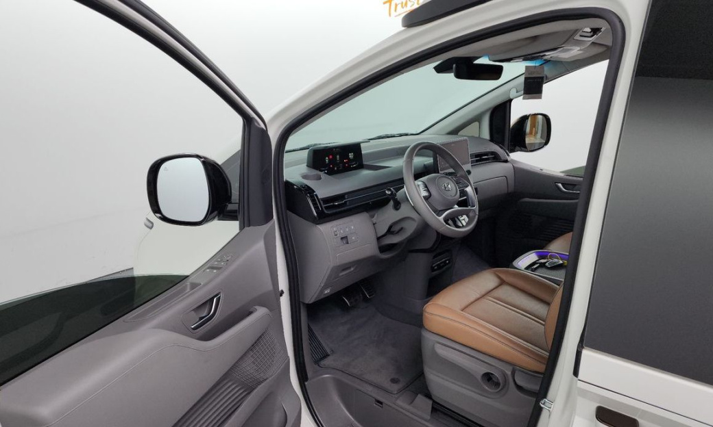 Hyundai Staria 2WD Camping Car, 2024