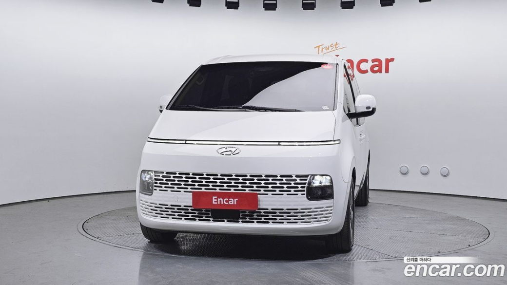 Hyundai Staria 4WD Tourer 9-Seater, 2023