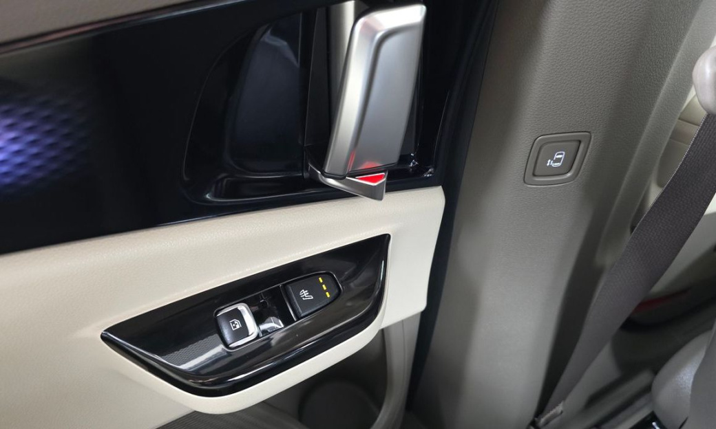 Kia Carnival 11-Seater Signature, 2023