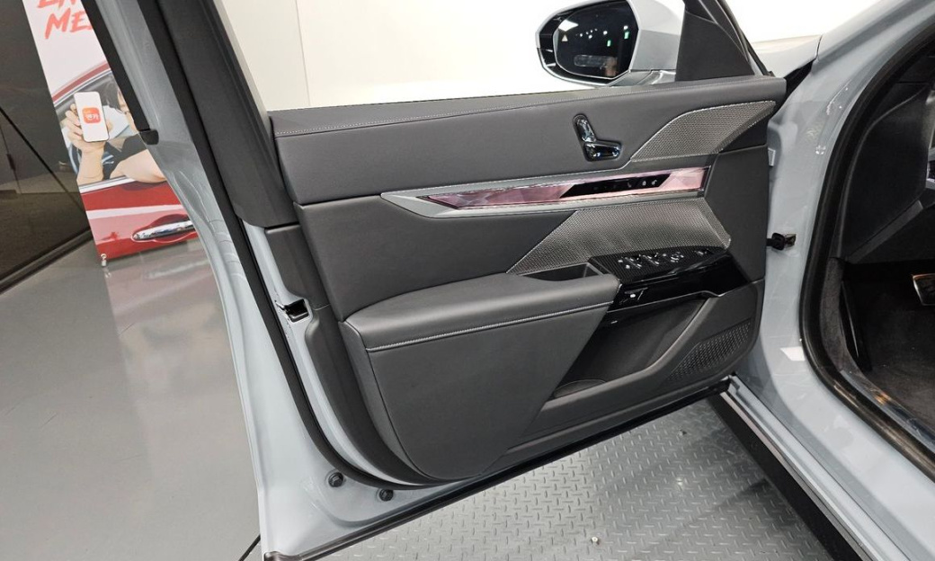 BMW 7-Series 740i xDrive M Sport, 2025