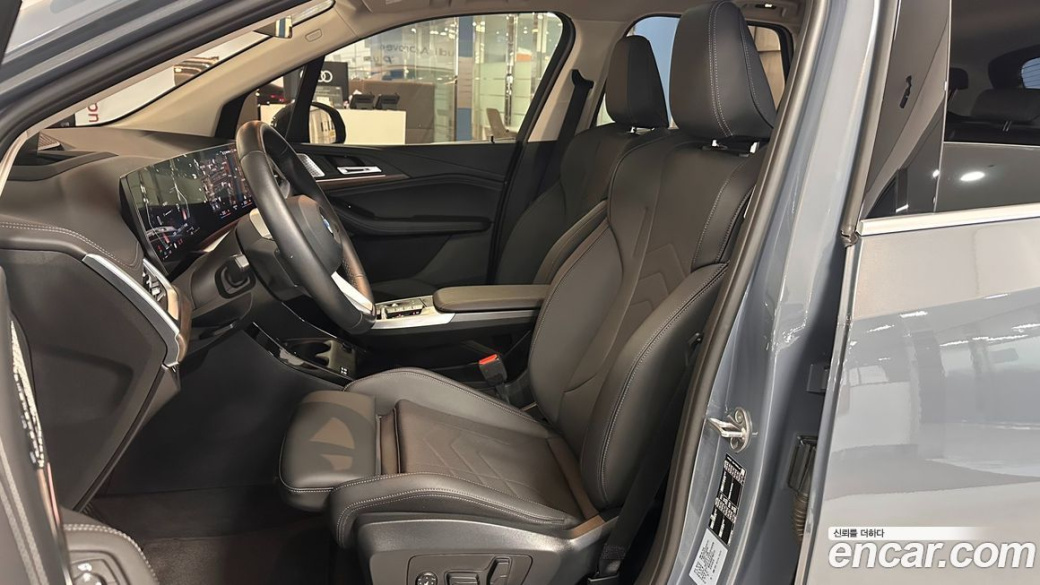 BMW 2-Series 220i Luxury, 2023