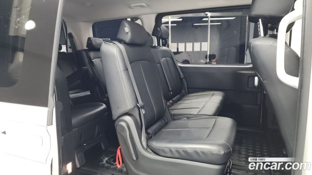 Hyundai Staria Tourer 11-Seater, 2024
