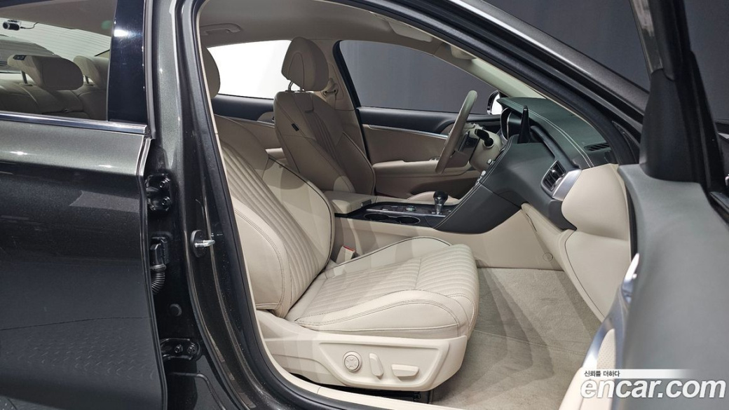 Genesis G70 Gasoline 2.0T 2WD, 2023