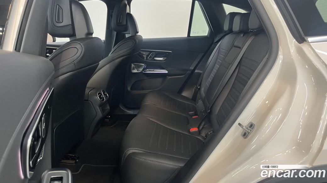 Mercedes-Benz GLC-Class GLC300 4MATIC AMG Line, 2025