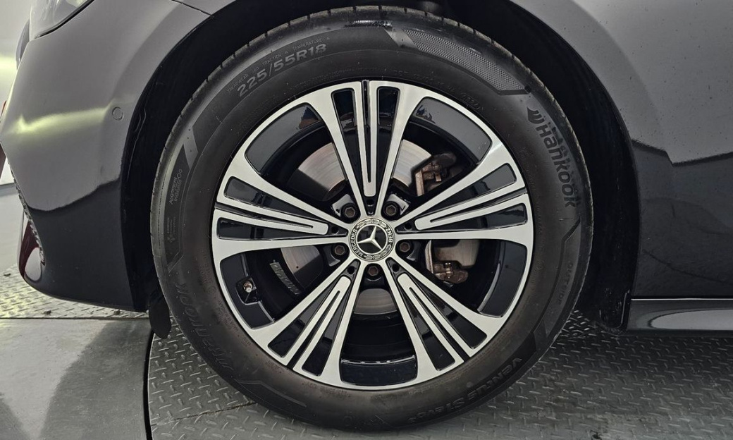 Mercedes-Benz E-Class E200 Avantgarde, 2024
