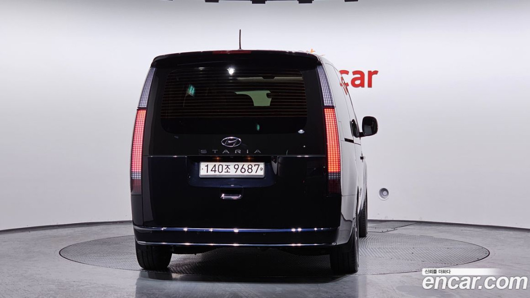 Hyundai Staria 4WD Lounge 9-Seater, 2022